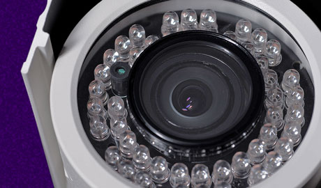 Eine hochauflösende Kamera mit integrierter Beleuchtung für die präzise Videoüberwachung